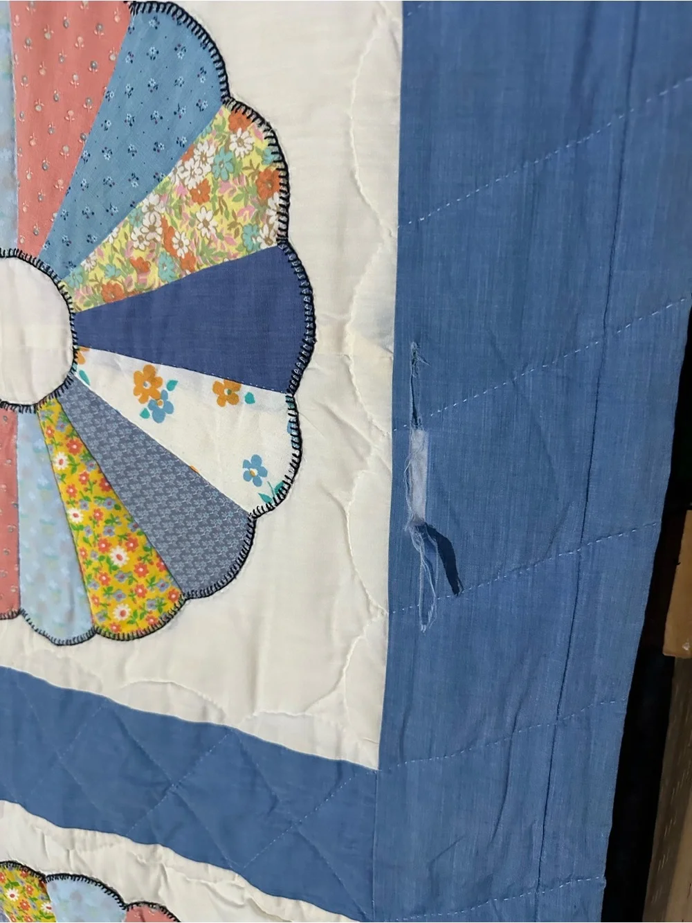 Vintage handmade Blue and White Dresden Plate Quilt